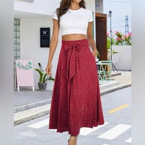 NWOT Polka dot print skirt